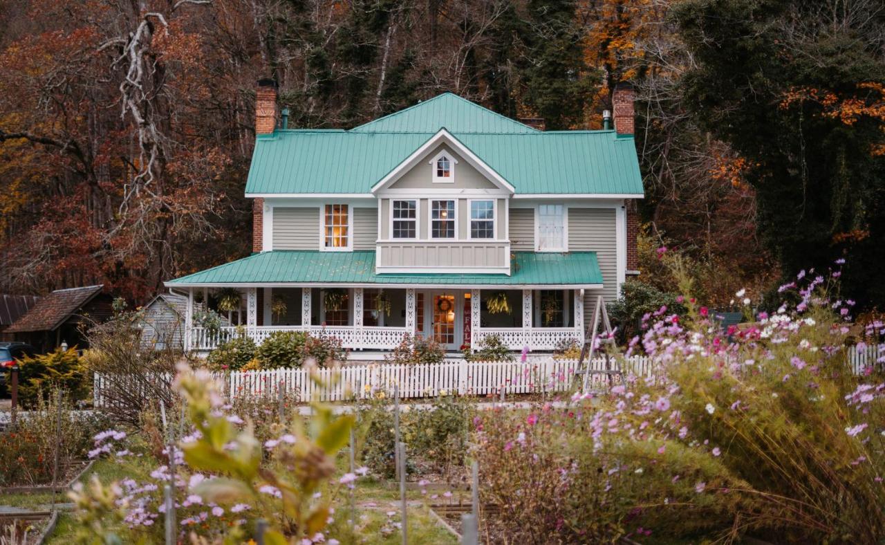 The Mast Farm Inn Banner Elk Exterior photo